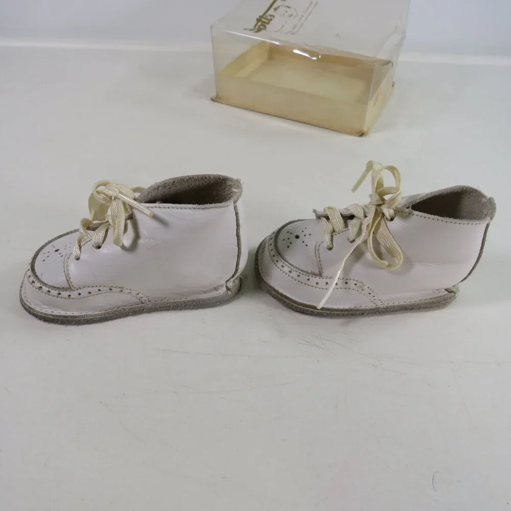 Baby Vintage White Leather Baby Shoes Scott's Shoes size 13W with original box